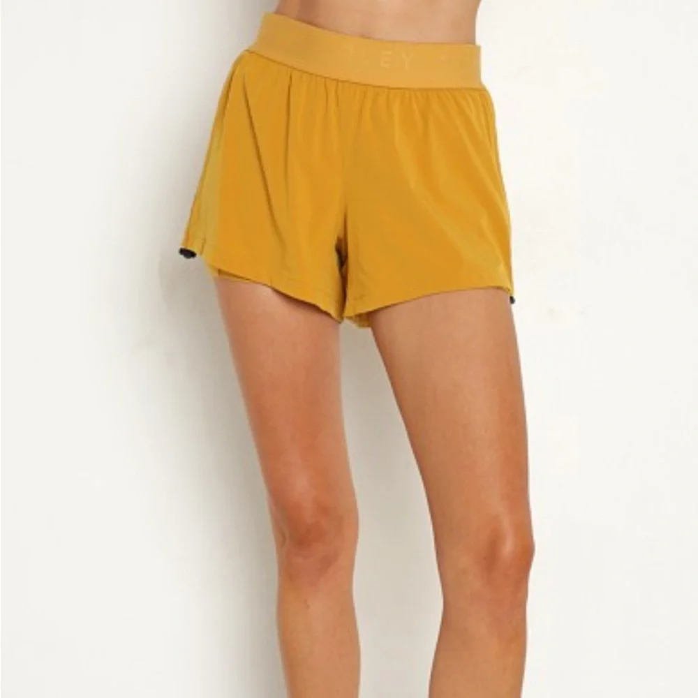 Varley| NWT Women's Size Small Yellow Chai Tea Running Shorts - Picture 3 of 12